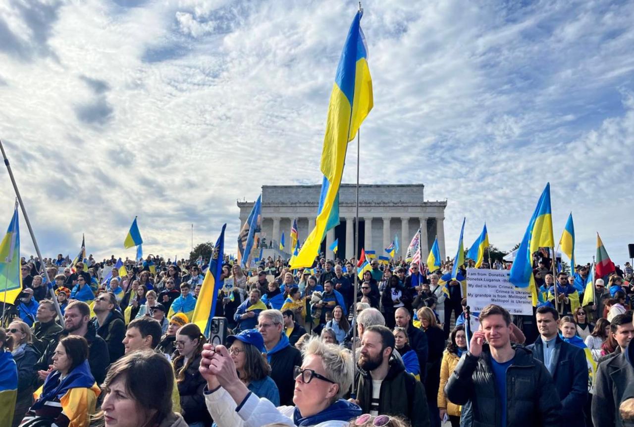 Hundreds of supporters gathered at the Lincoln Memorial in Washington, D.C., to commemorate the fourth anniversary of Russia's full-scale invasion of Ukraine