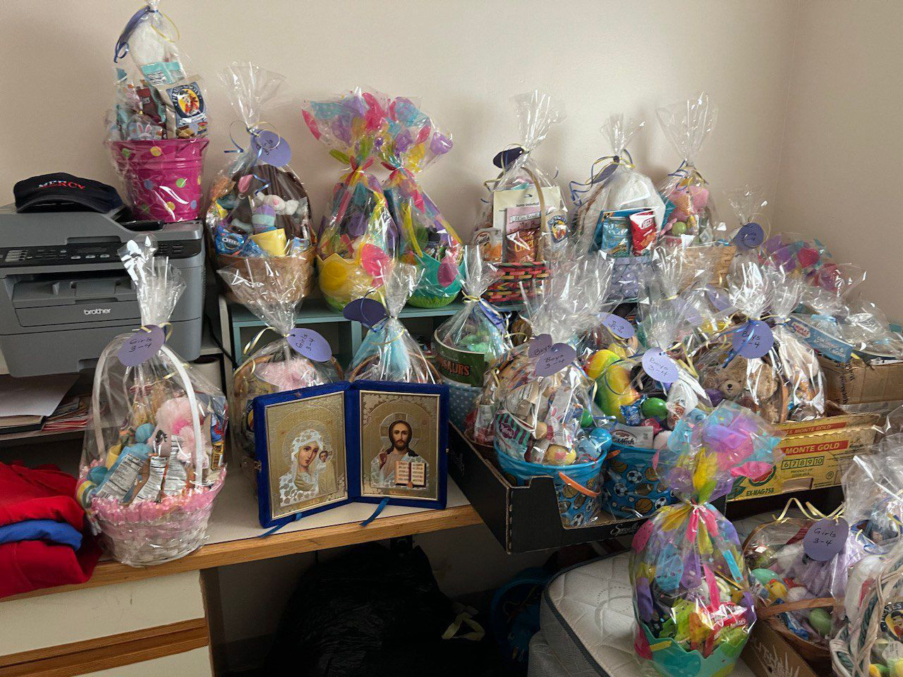 CSIA prepared traditional gifts for refugees and diasporas who celebrate the holiday